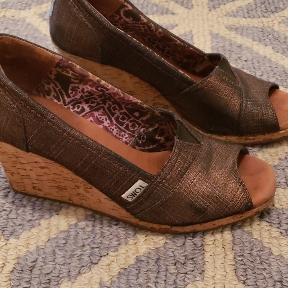 Tom's Calypso Peep Toe Canvas Metallic Wedge - Picture 4 of 7